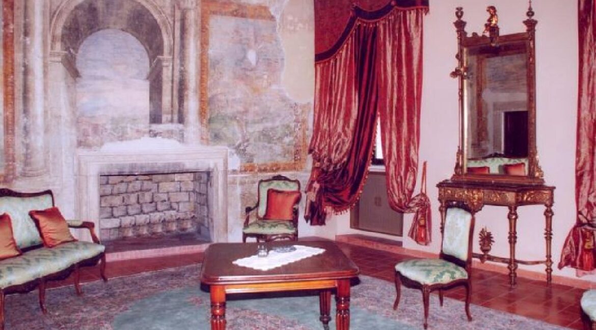 Sala con affresco