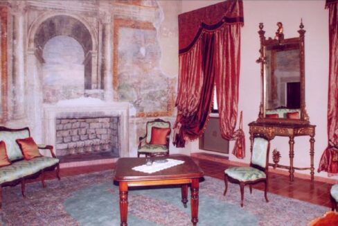 Sala con affresco