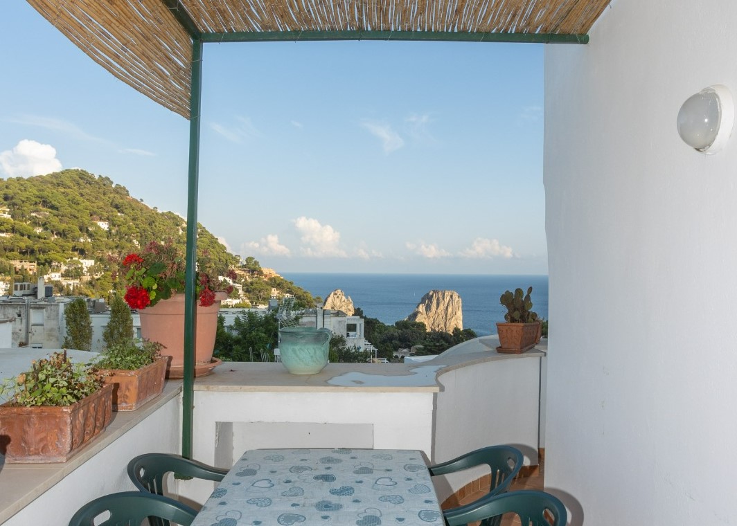 Capri, Piazzetta – Appartamento con terrazzo vista Faraglioni