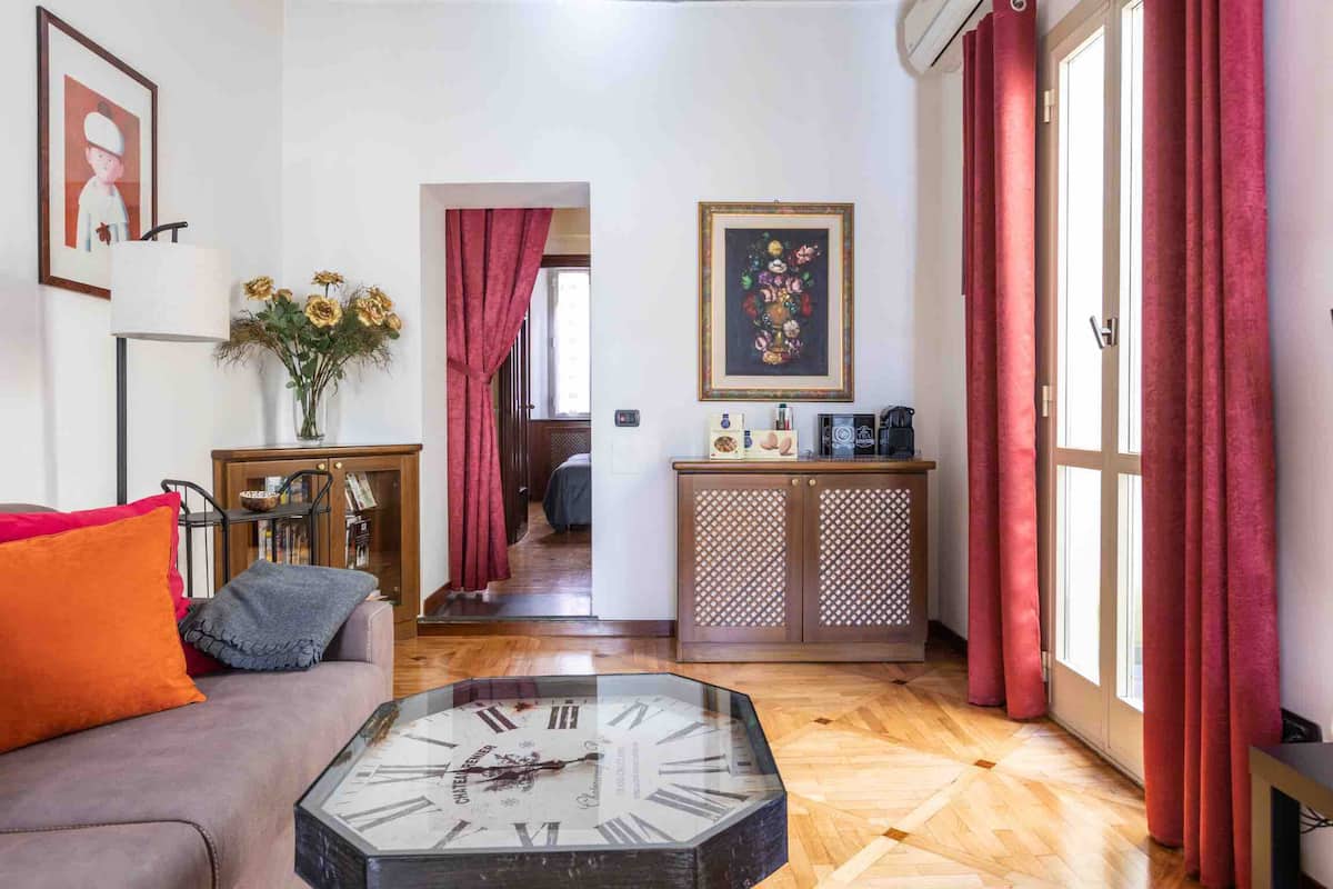 Roma, Piazza di Spagna – Elegante appartamento con spazi esterni