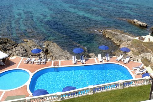 Piscina e accesso al mare
