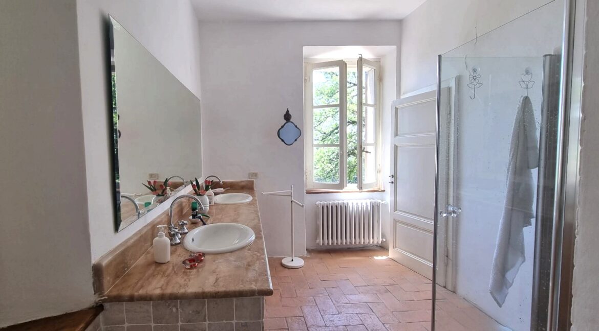 Bagno con doccia