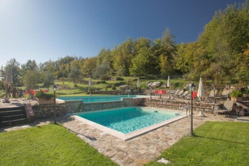 Zona esterna con piscina