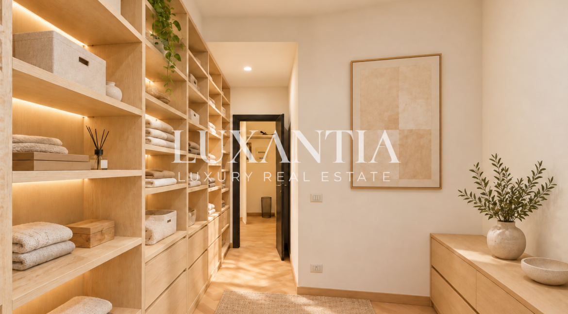 Cabina armadio luminosa in rovere e crema